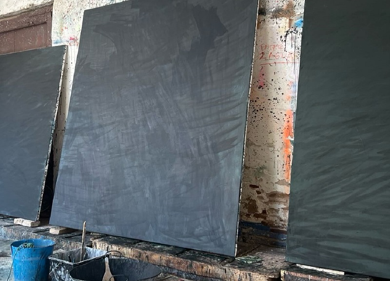 La artista Rebeca Plana inaugura “Sueño en Negro” en el Palacete Delgado Asociados